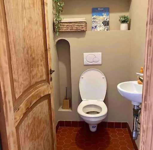 F3 De Charme Centre Apartment