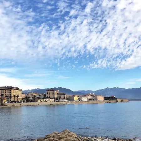 F3 De Charme Centre *